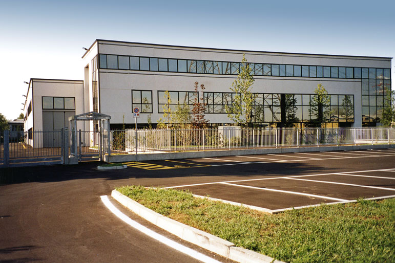 Arese - Via Marconi n. 24, anno di costruzione 2004